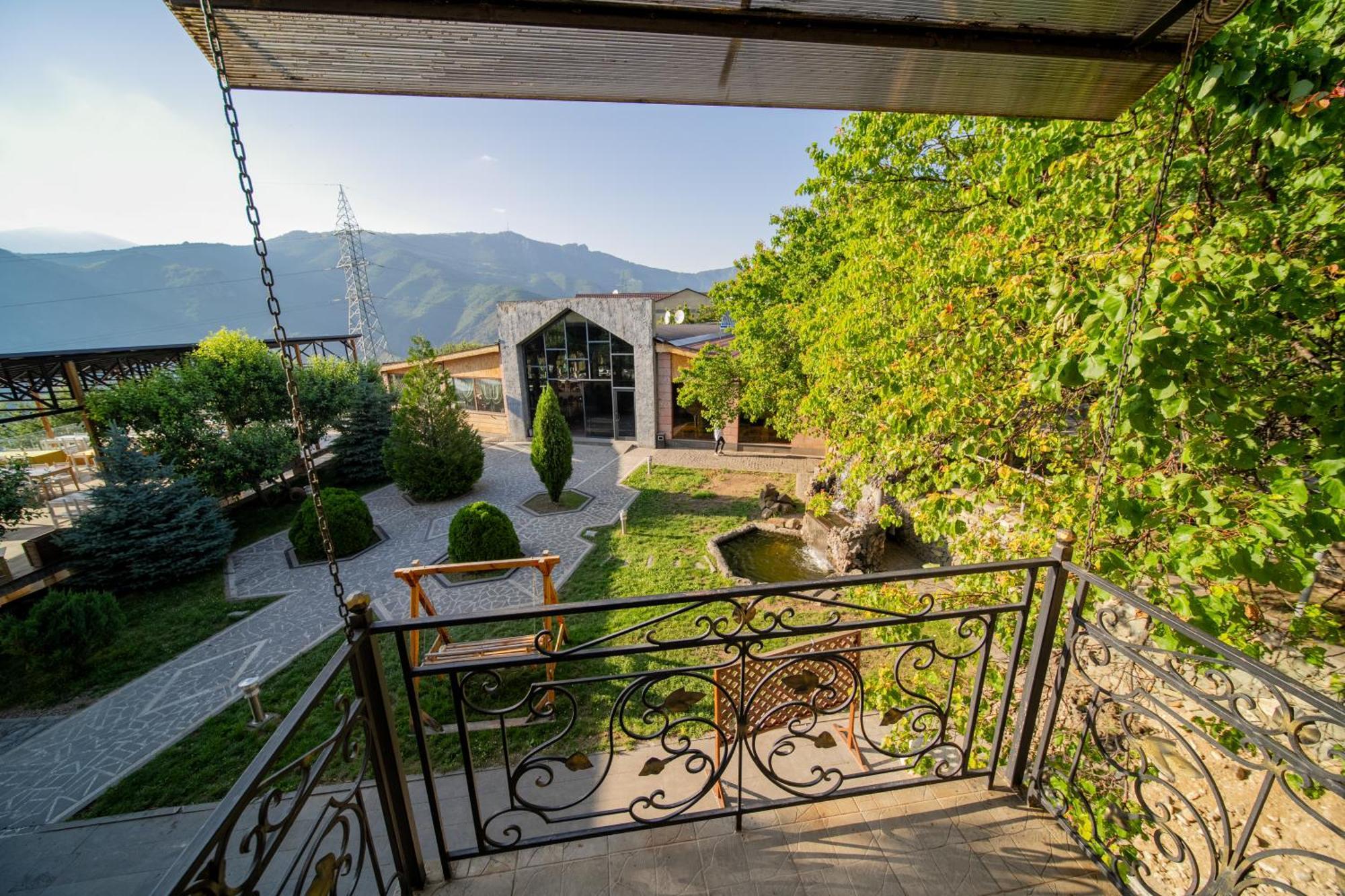Hotel Qefilyan Sanain Bagian luar foto
