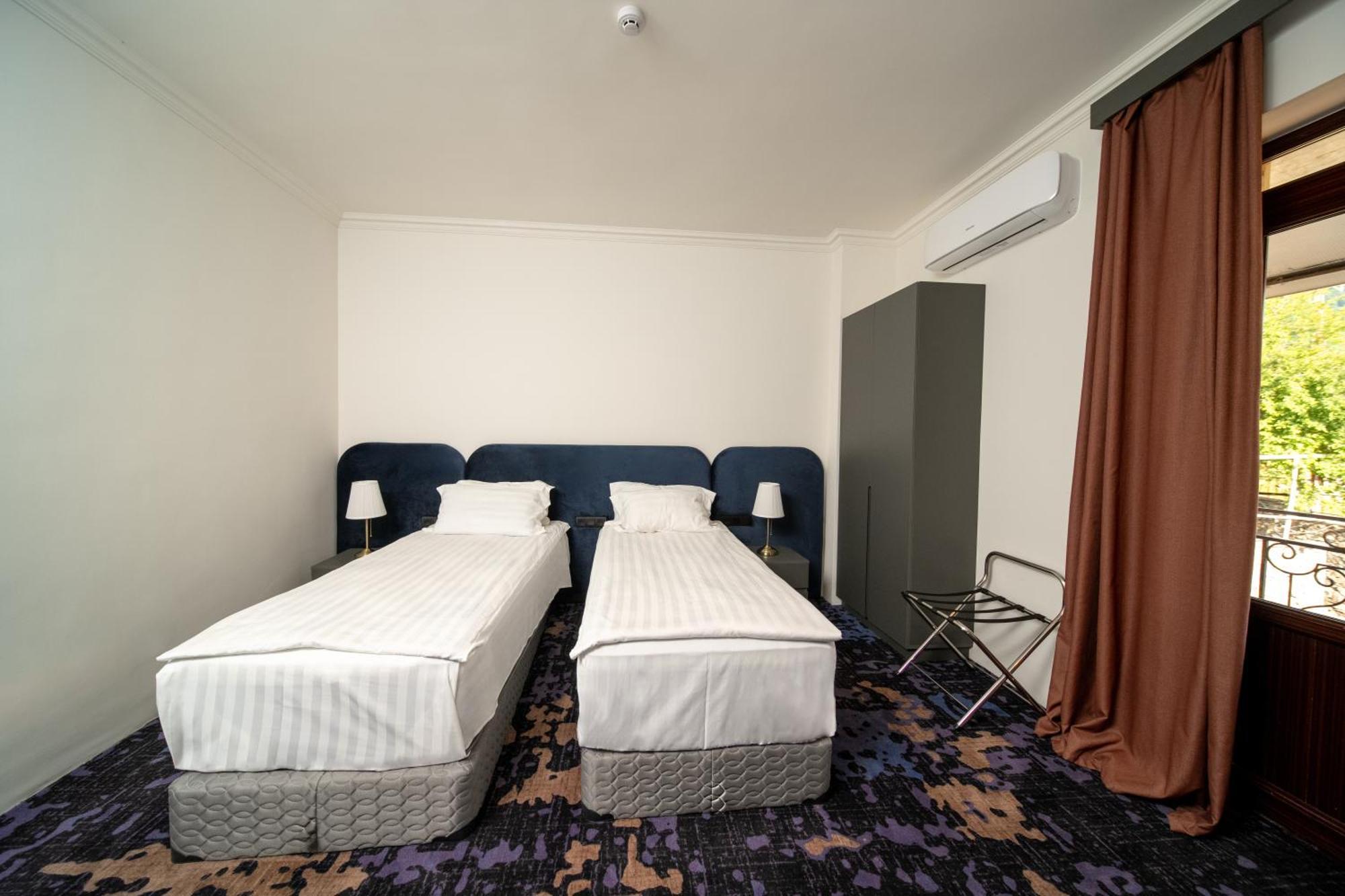 Hotel Qefilyan Sanain Bagian luar foto