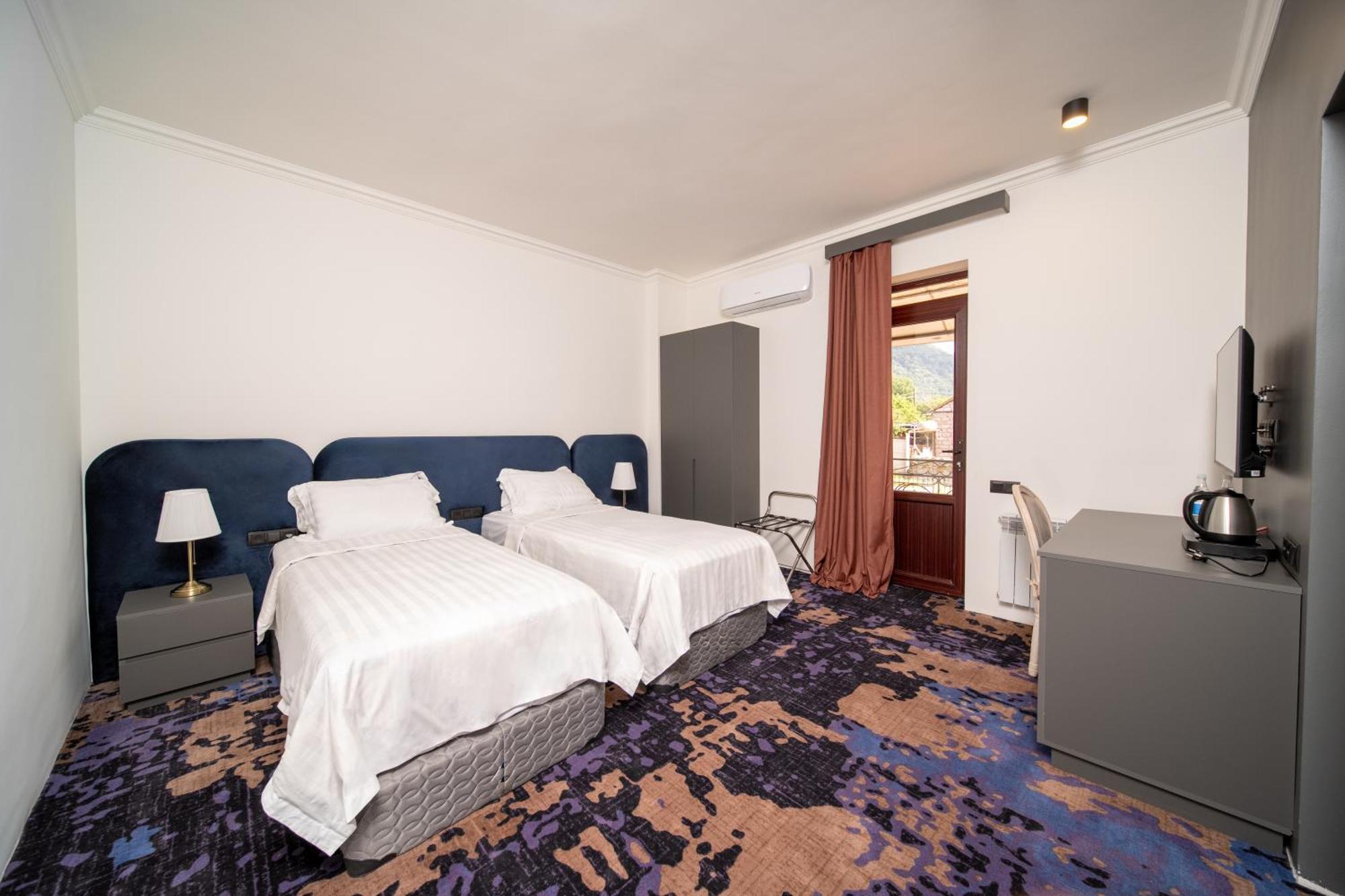Hotel Qefilyan Sanain Bagian luar foto