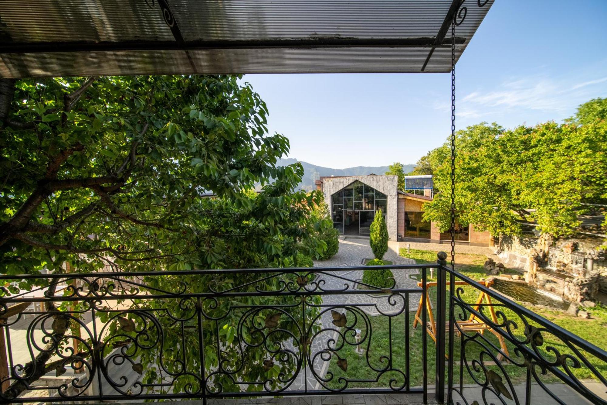 Hotel Qefilyan Sanain Bagian luar foto