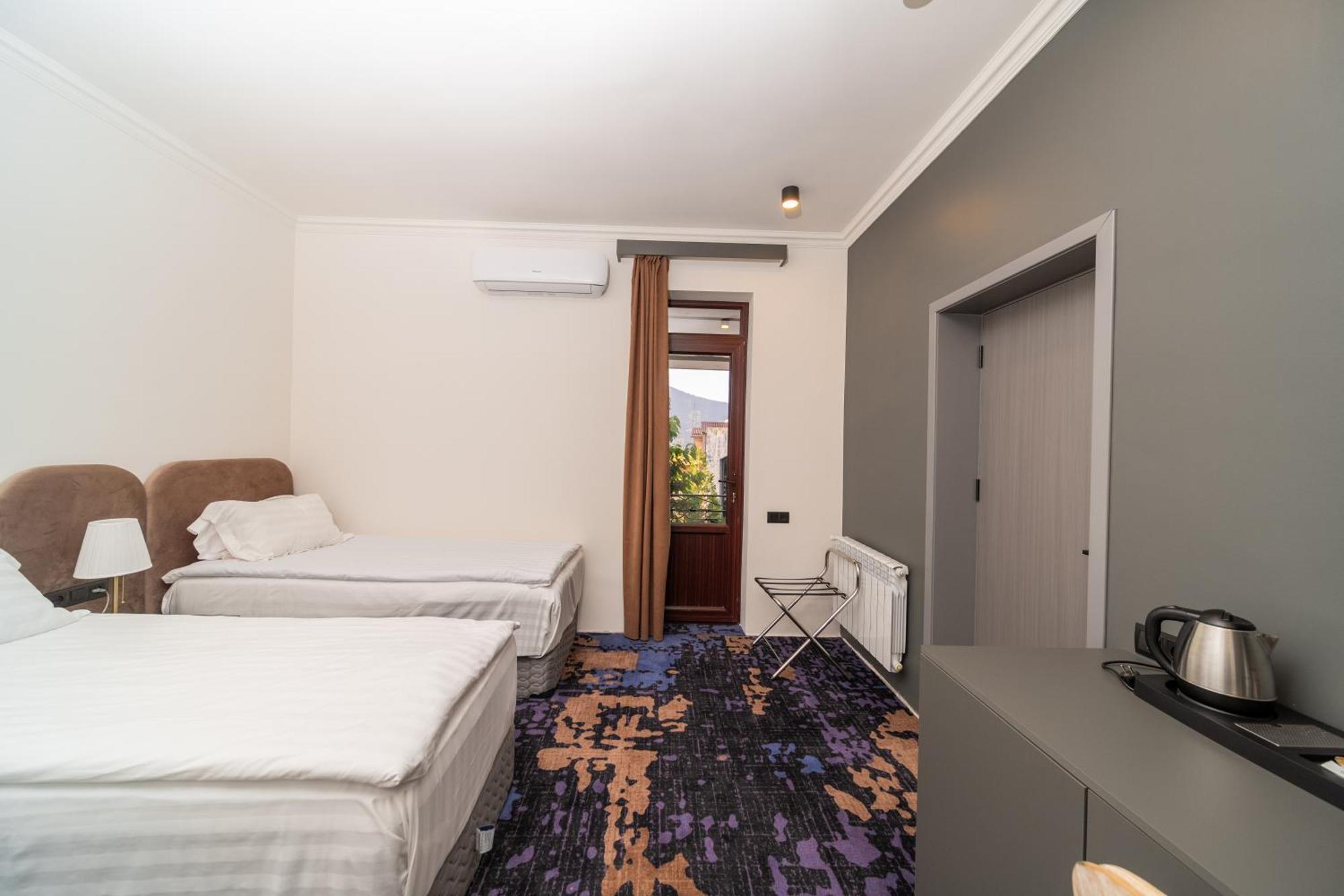 Hotel Qefilyan Sanain Bagian luar foto